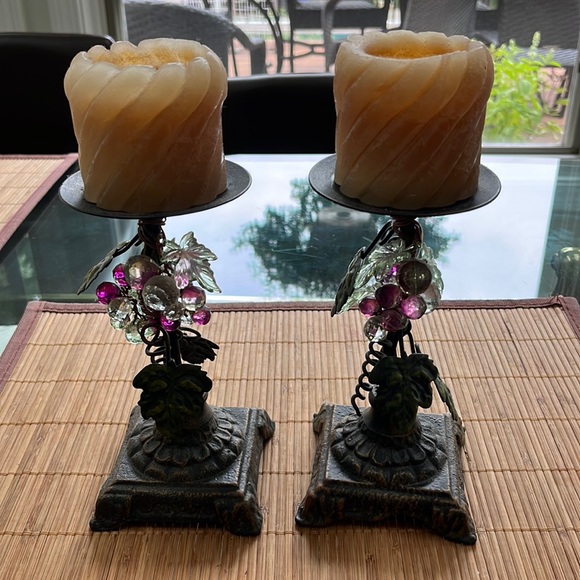Two candle sticks with grapevine theme - Picture 1 of 6